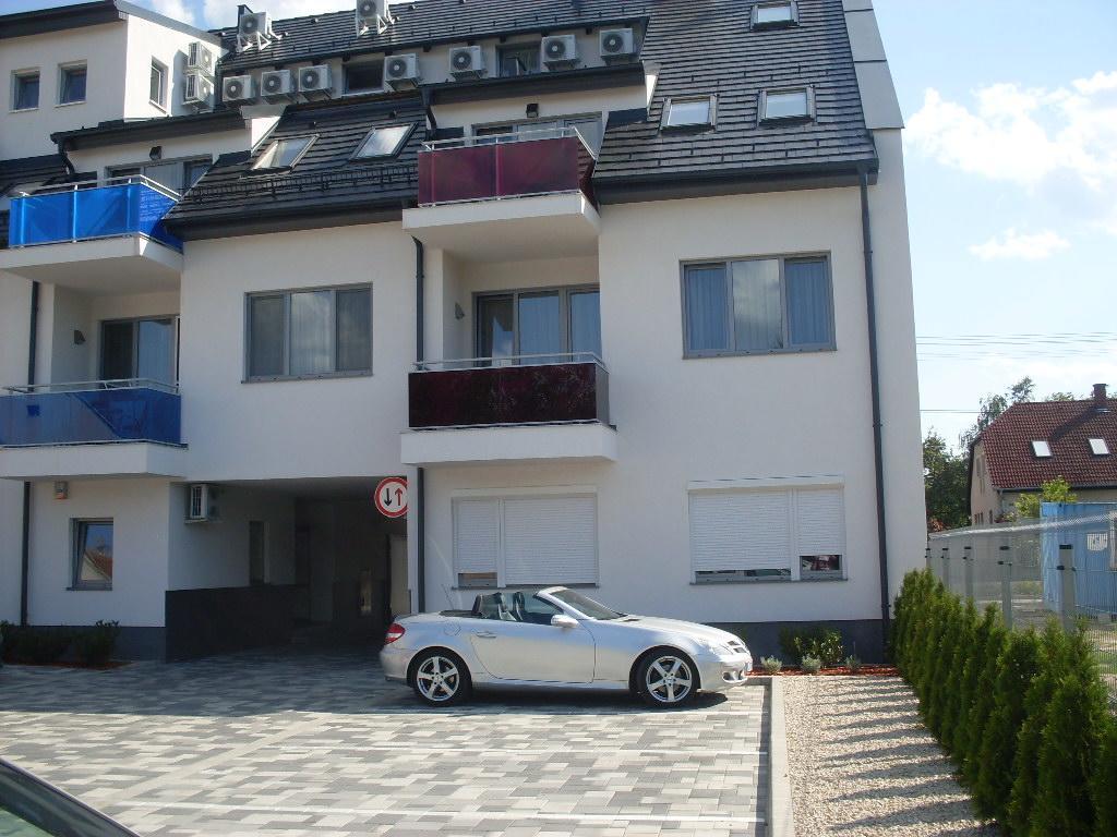 SárvárCecilia Apartman公寓 外观 照片